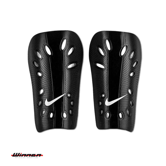 Canilleras de Fútbol Modelo NIKE Negro